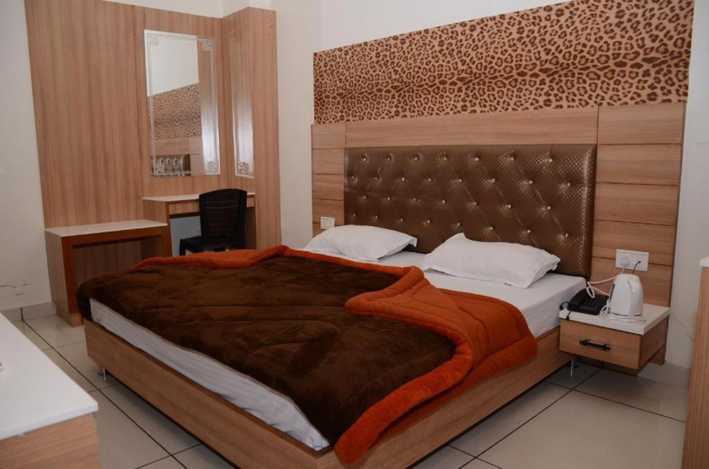 Hotel Robin Inn Amritsar Esterno foto