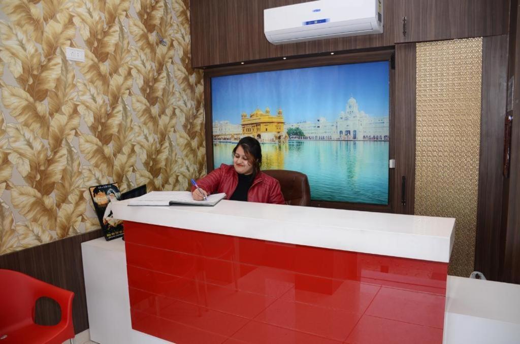 Hotel Robin Inn Amritsar Esterno foto