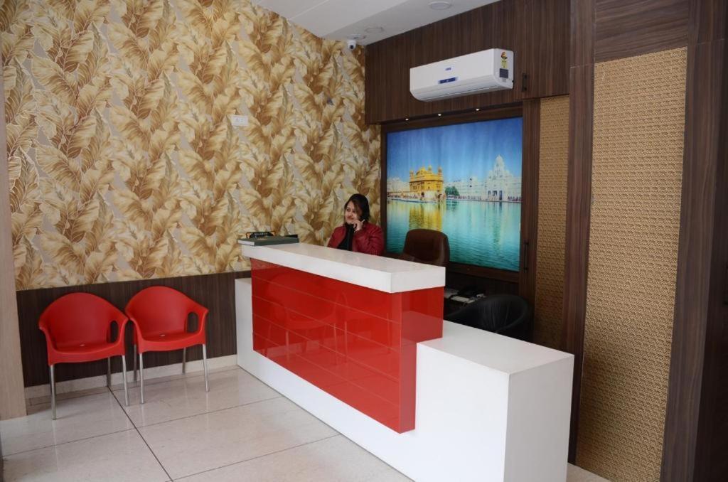 Hotel Robin Inn Amritsar Esterno foto