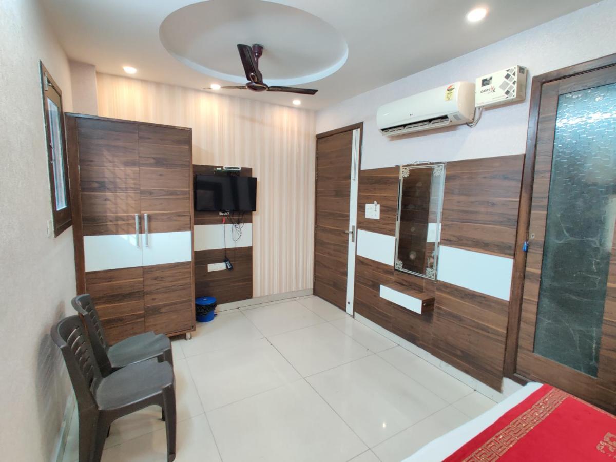 Hotel Robin Inn Amritsar Esterno foto