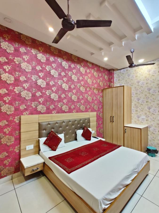 Hotel Robin Inn Amritsar Esterno foto
