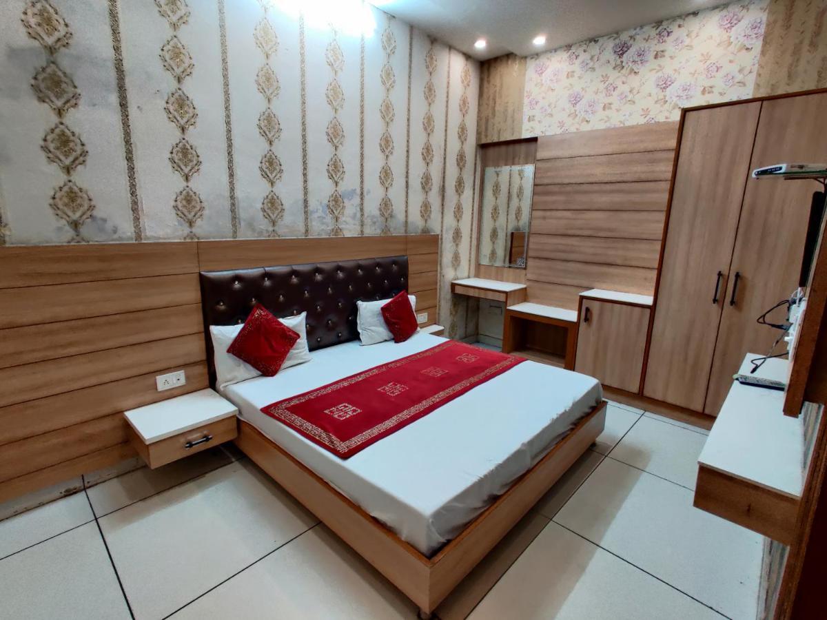 Hotel Robin Inn Amritsar Esterno foto