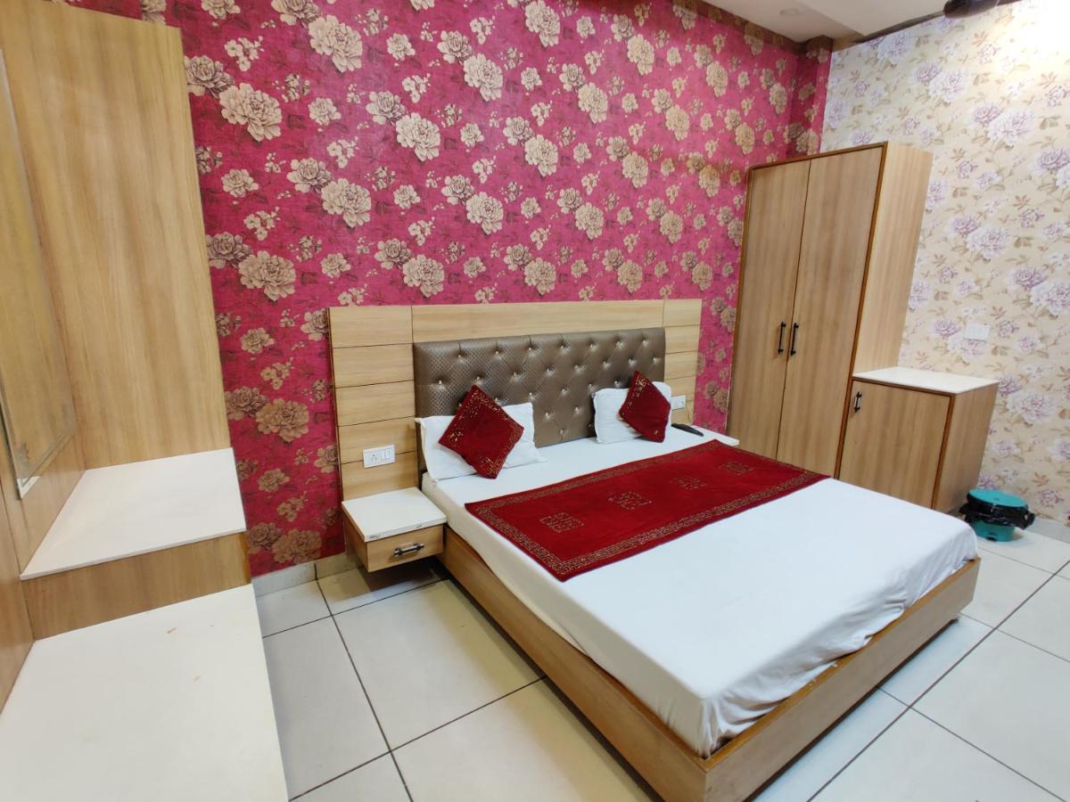 Hotel Robin Inn Amritsar Esterno foto