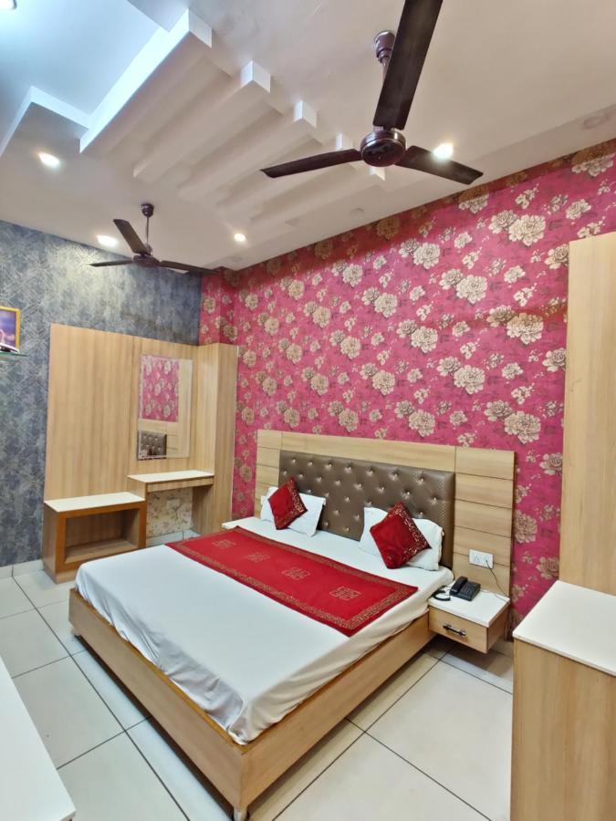 Hotel Robin Inn Amritsar Esterno foto