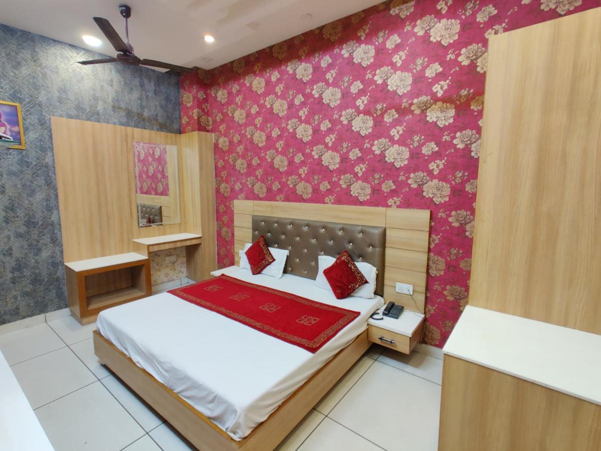 Hotel Robin Inn Amritsar Esterno foto