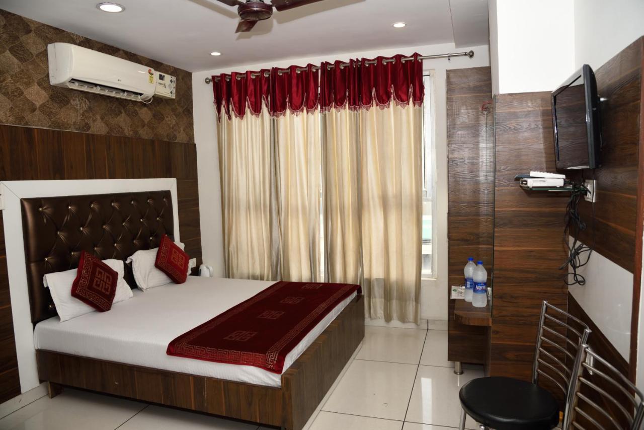 Hotel Robin Inn Amritsar Esterno foto