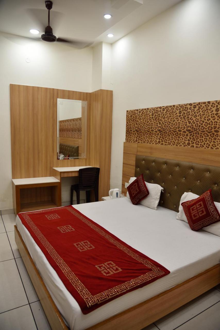 Hotel Robin Inn Amritsar Esterno foto