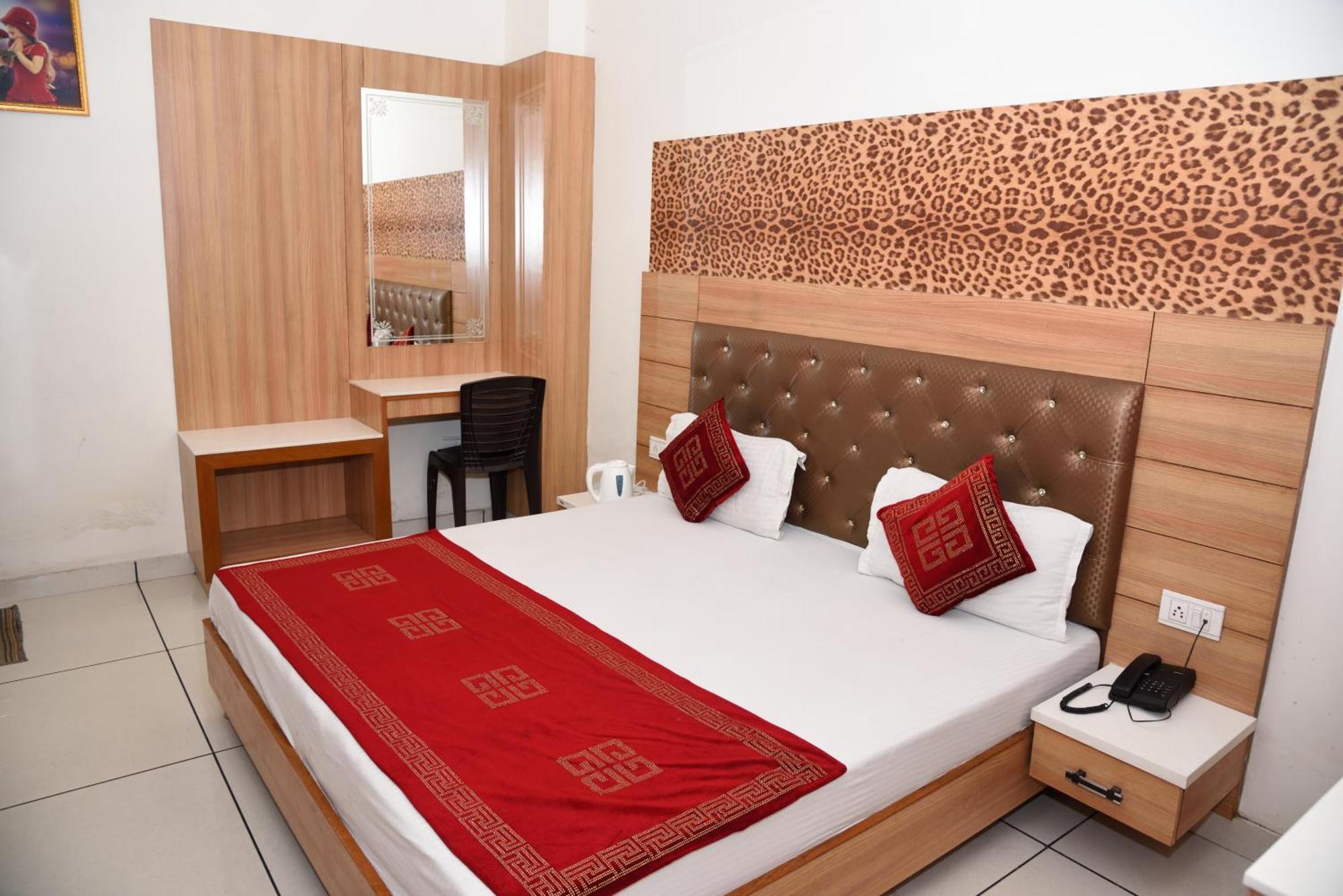 Hotel Robin Inn Amritsar Esterno foto