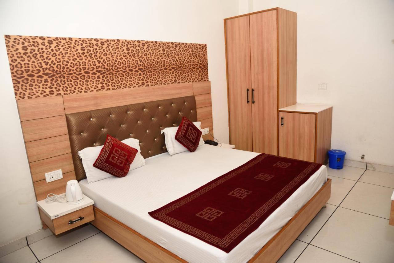 Hotel Robin Inn Amritsar Esterno foto