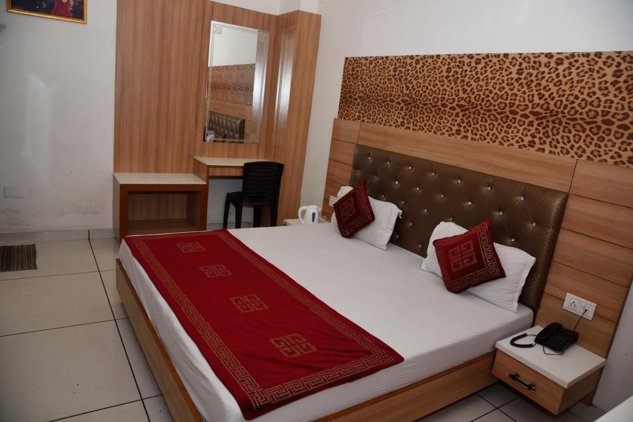 Hotel Robin Inn Amritsar Esterno foto