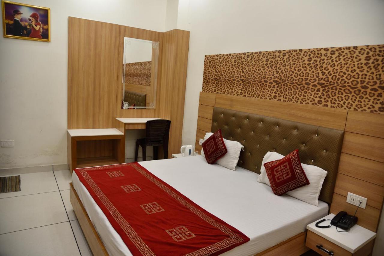 Hotel Robin Inn Amritsar Esterno foto
