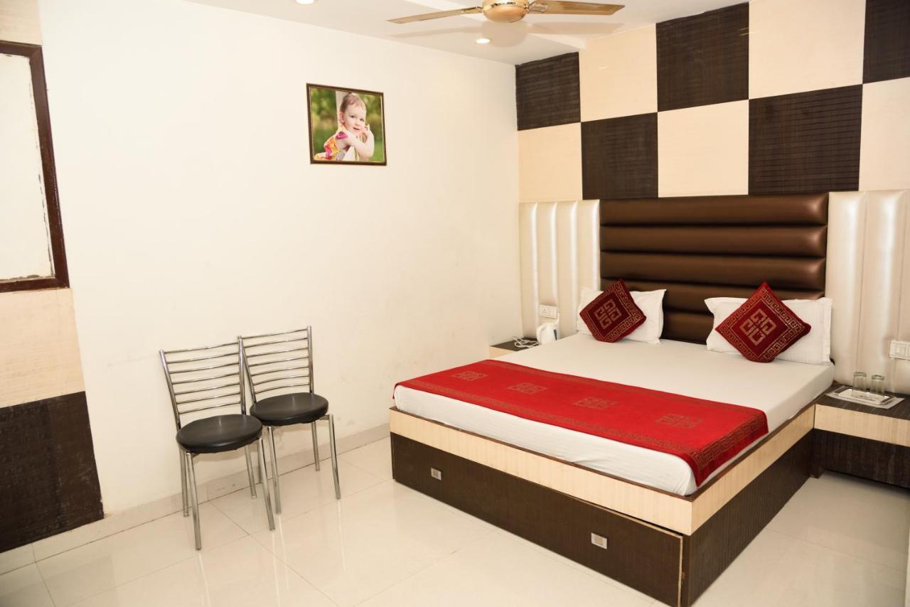 Hotel Robin Inn Amritsar Esterno foto
